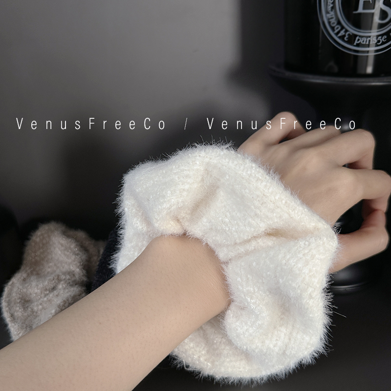 滤镜柔焦感 超大号带细闪小香风大肠发圈3色毛绒绒温柔毛茸黑白色