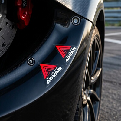 车贴适用于横滨优科豪马ADVAN个性改装三角标志车身反光贴纸