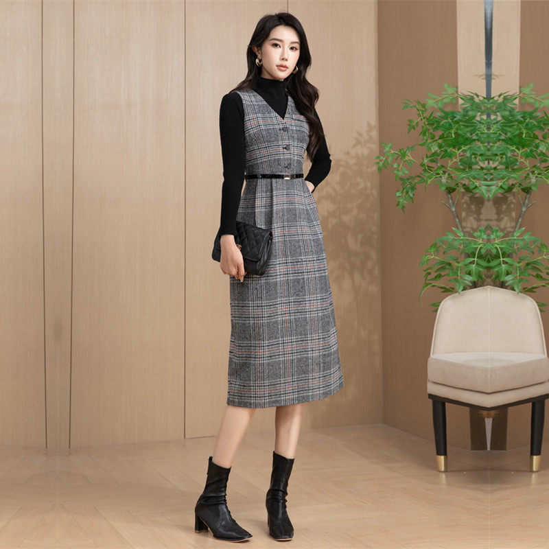 法式轻奢吊带连衣裙2025秋冬新款修身格子背心马甲打底裙中长款潮