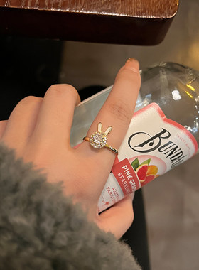 会旋转的小兔子戒指本命年可爱