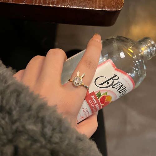 会旋转的小兔子戒指本命年可爱