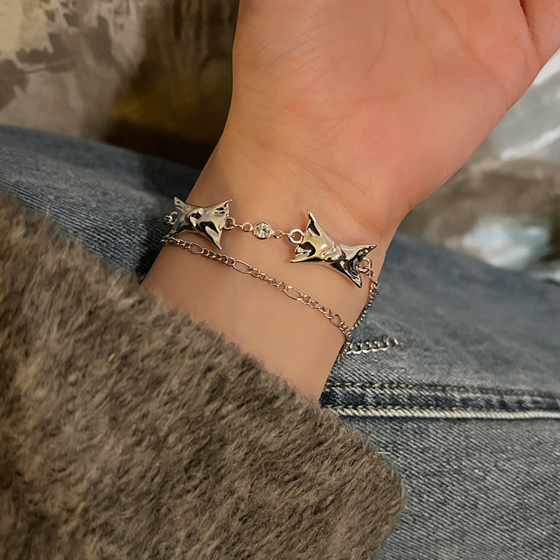 液态金属褶皱高级感手链小众设计感甜酷风百搭双层叠戴蝴蝶结手饰