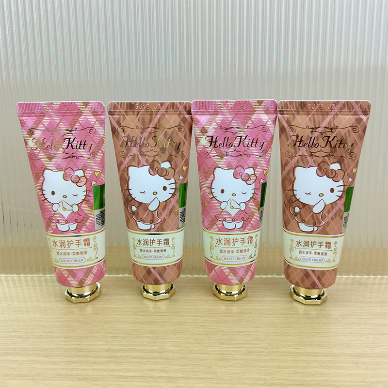 名创优品凯蒂猫复古格纹护手霜
