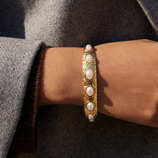 欧美不锈钢树脂珍珠手镯不掉色金镯子仿真首饰钛钢跨境饰品女