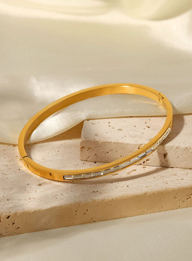 INS网红同款钛钢手镯女百搭时尚不锈钢18K金镶嵌白色方形锆石