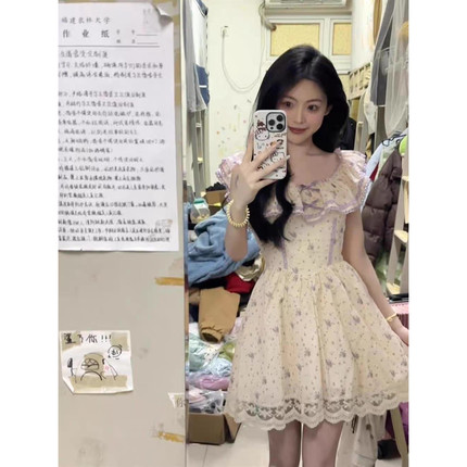 紫色小飞袖碎花连衣裙女夏2025新款纯欲风蕾丝边少女约会短裙子