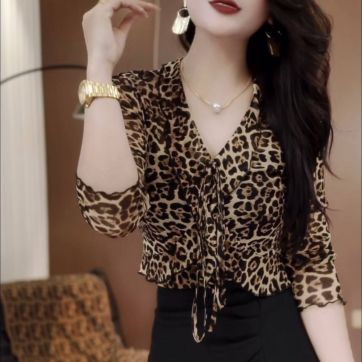 豹纹印花t恤女士网纱上衣高级感长袖春秋新款时尚显瘦v领打底小衫