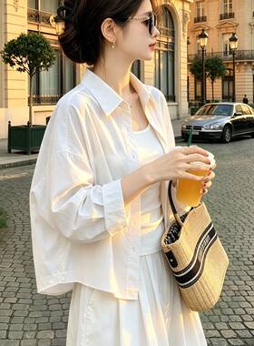 白色长袖衬衫女款2026新款春秋季宽松休闲衬衣短款小衫设计感上衣