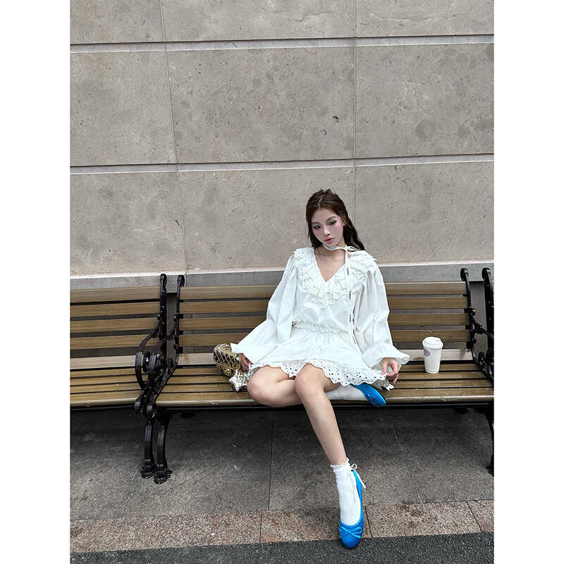 少女感花边收腰秋季镂空短裙甜美