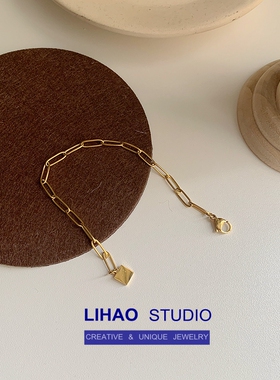 LIHAO素圈金色方牌手链女轻奢简约ins风精致百搭高级感钛钢不掉色
