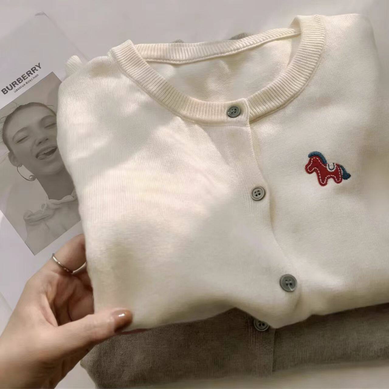 春上新甜美小马刺绣显瘦针织开衫