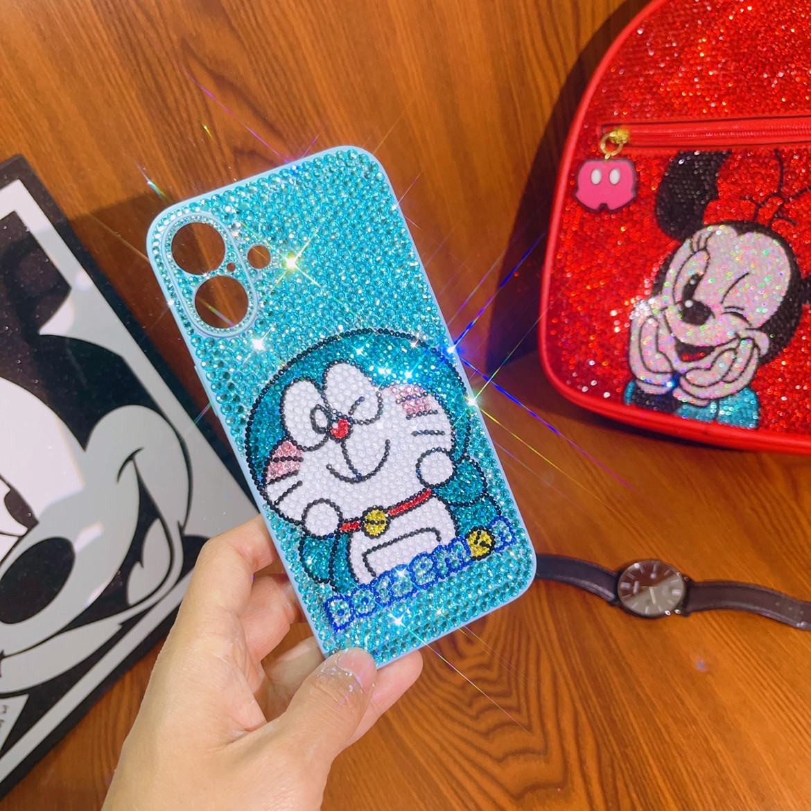 适用于iPhone16pro max苹果13手机壳 15水钻可爱卡通猫14plus保护套全包防摔11女12
