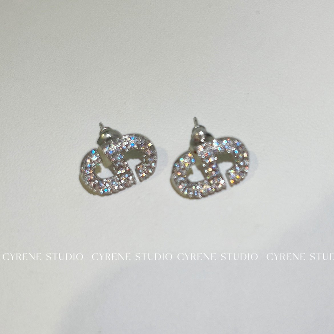 简约字母迷你小耳钉女小巧精致镶钻耳环高级感新款气质纯银耳饰