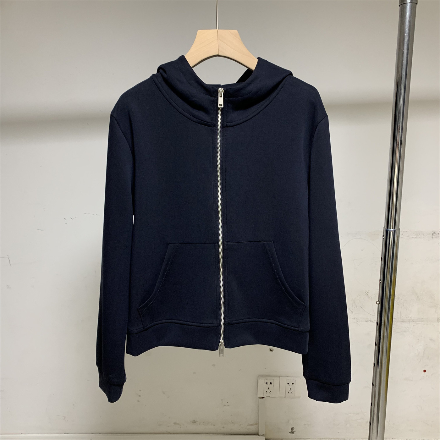 实拍2026春季新款简约休闲运动风亲肤连帽纯色长袖卫衣开衫外套女,女装/女士精品,卫衣/绒衫,淘宝优惠券,粉丝福利购,淘宝优惠卷