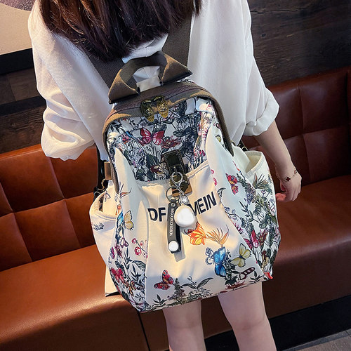日本代购南韩丝蝶恋花轻便旅游双肩包女2026新时尚休闲大容量背包