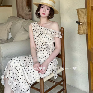 茶歇连衣裙女 法式 修身 显瘦波点设计感露肩绝美连衣裙2025夏季 新款