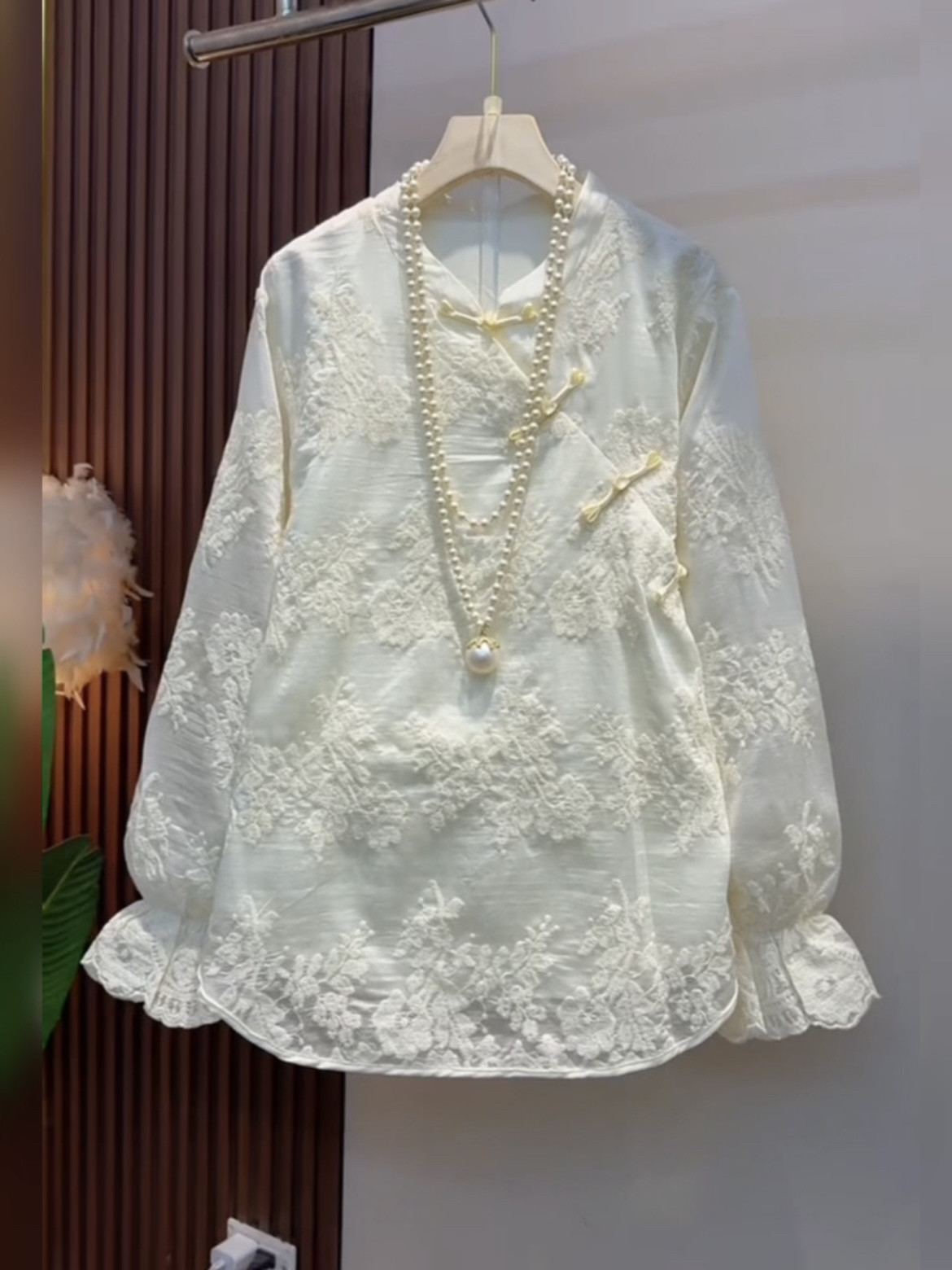 秋冬大码女装国风盘扣刺绣蕾丝衬衫女设计感小众打底衬衣长袖上衣
