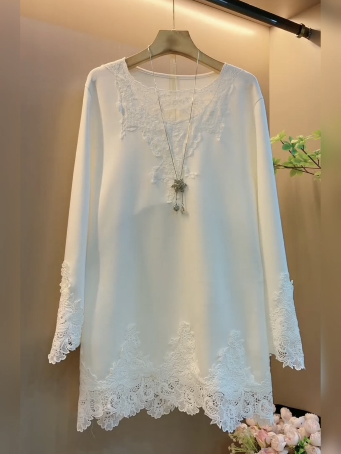 秋冬大码重工蕾丝拼接长袖衬衫女宽松显瘦洋气减龄上衣内搭打底衫