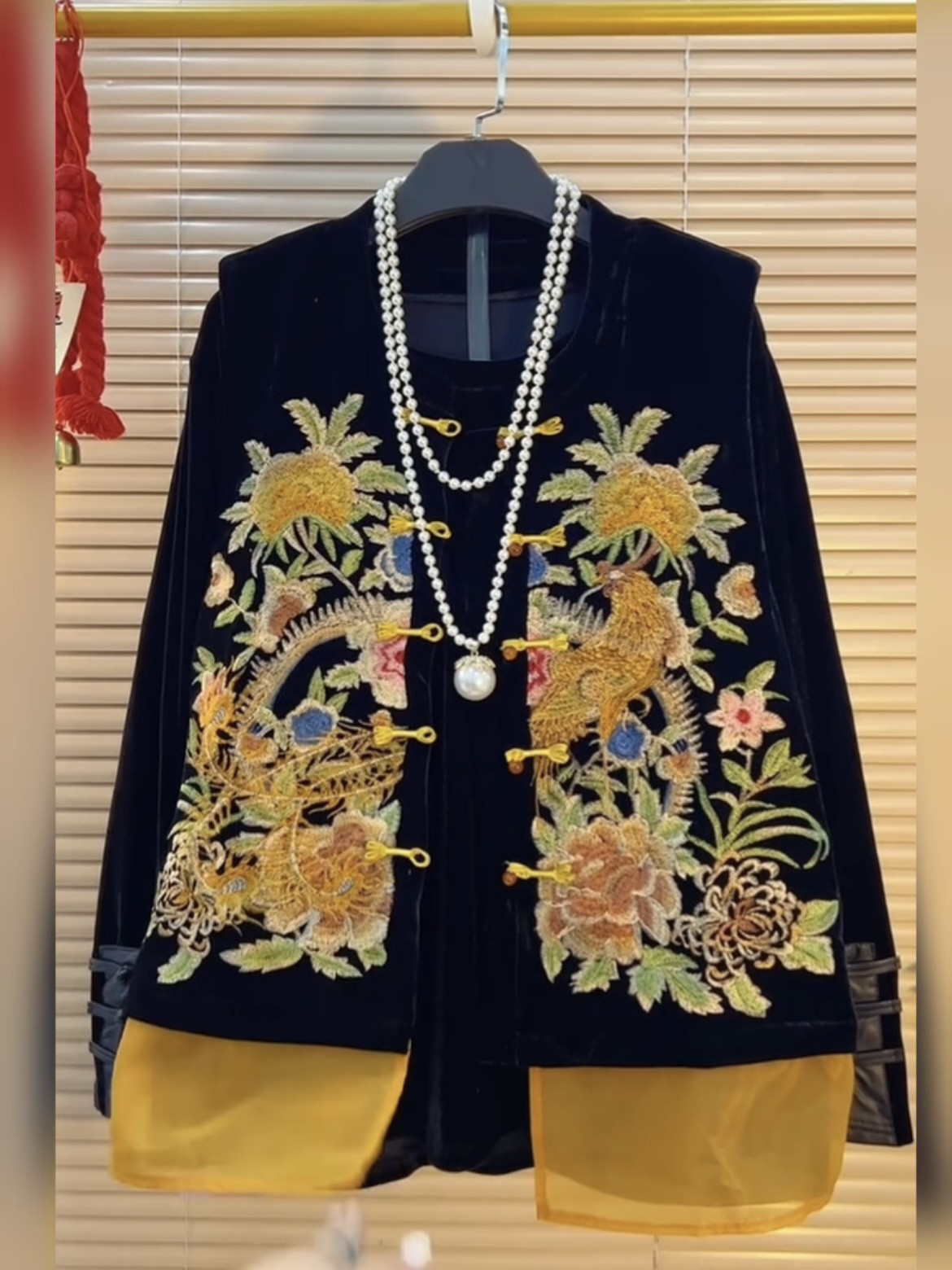 秋冬大码新中式刺绣国风盘扣马甲打底衫套装减龄内搭外穿小众上衣