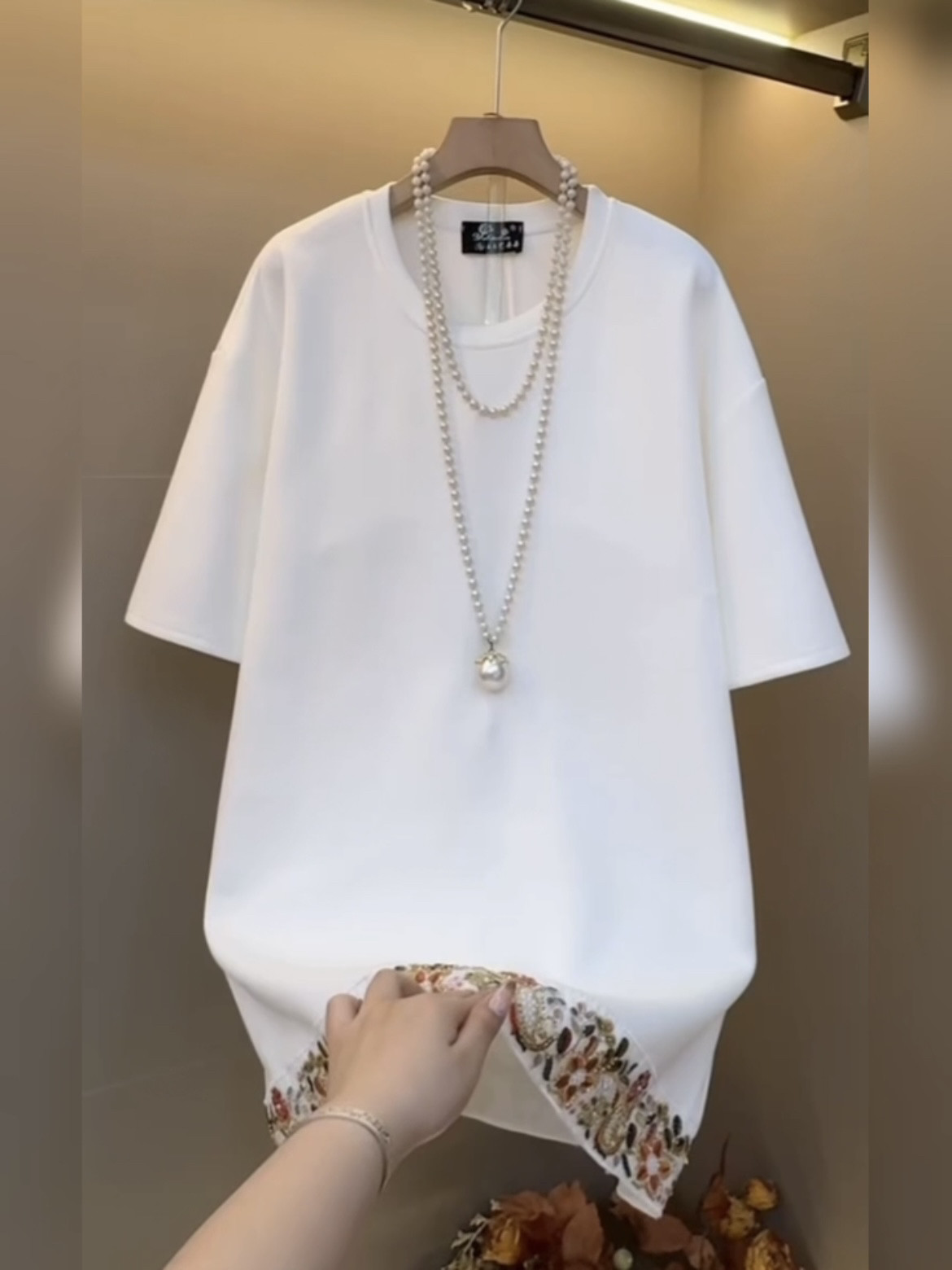 秋冬大码女装净版刺绣花边短袖T恤女宽松显瘦减龄内搭外穿小众潮,女装/女士精品,大码内搭,淘宝优惠券,粉丝福利购,淘宝优惠卷