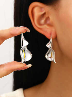 Calla lily earrings银白色马蹄莲花耳环ins欧美民族风淡优雅耳饰