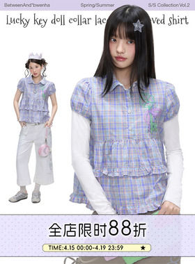 BETWEENAND「幸运钥匙」夏季紫色格子印花上衣娃娃领花边短袖衬衫