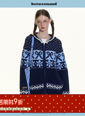 BETWEENAND 冬季氛围感费尔岛提花设计防风保暖连帽针织毛衣外套
