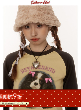 BETWEENAND 春季双马尾蝴蝶结小狗印花长袖T恤女插肩短款修身上衣