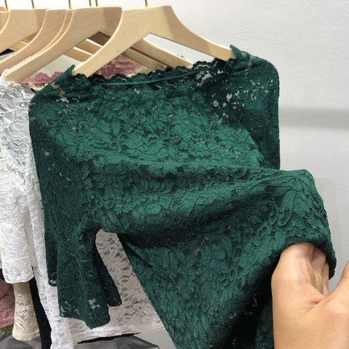 蕾丝喇叭袖修身中袖镂空