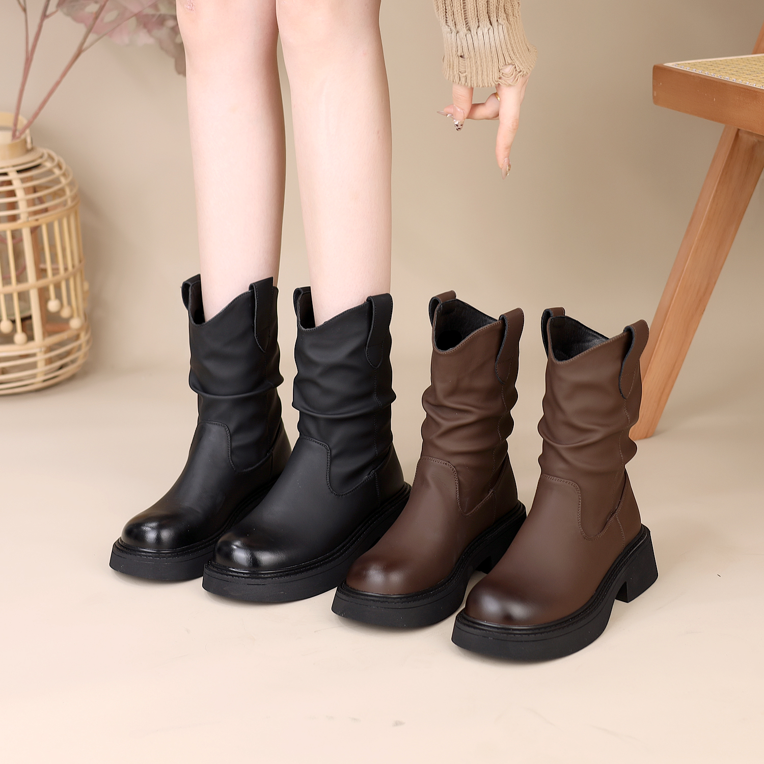 复古超火套筒堆堆靴女2025秋季新款炸街透气轻便中筒褶皱瘦瘦短靴