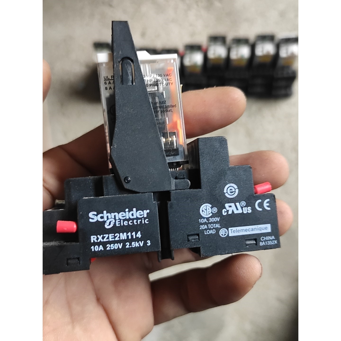 施耐德小型继电器RXM4AB1MD 直流DC220V 14脚咨询维修咨询维修咨