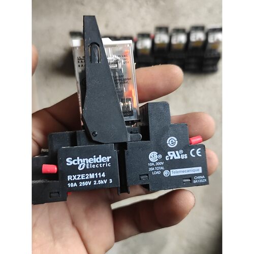 施耐德小型继电器RXM4AB1MD 直流DC220V 14脚咨询维修咨询维修咨