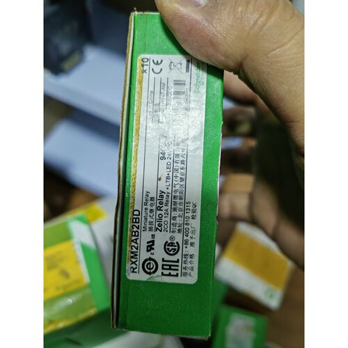 全新施耐德RXZE2M114插拔式继电器插座工程剩余正品咨询维修咨询