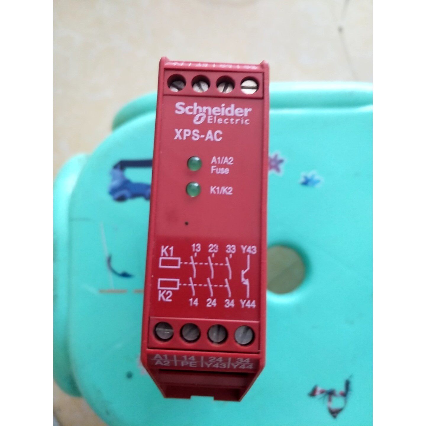 施耐德继电器全新XPSC3721,还有1个没包装,其他的全部咨询维修咨