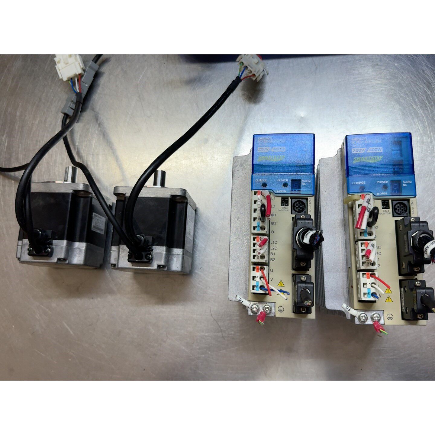 欧姆龙R7DAP04H伺服驱动器200V 400W电机咨询维修