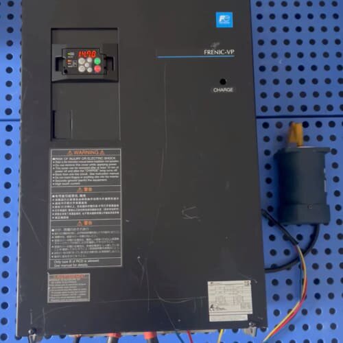 一台富士变频器FRN0168F2S-4C75KW/90K咨询维修