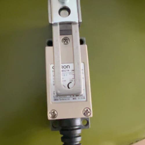 欧姆龙行程开关 D4V-8108SZ-N 正品 没包装咨询维修