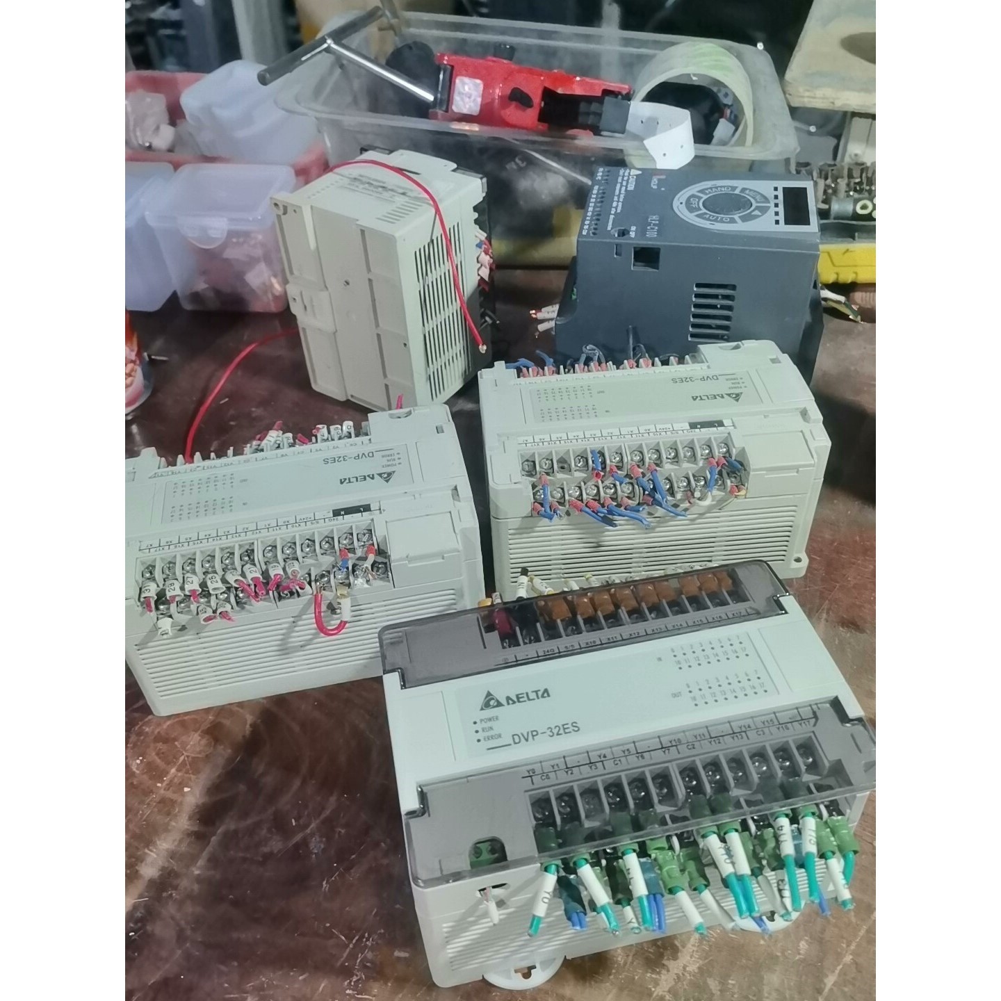 台达plc控制器DⅤP32ES00R2现货实物图包功能正常咨询维修