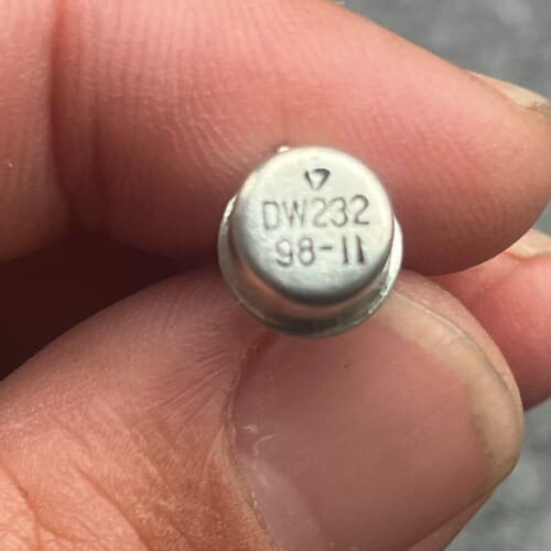 2DW232 晶体管 铁帽三级管 52psc咨询维修