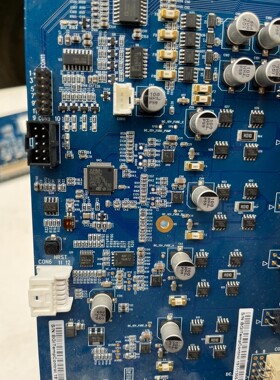 控制板有STM32F302RET6,两颗ADUM1400AR咨询维修咨询维修
