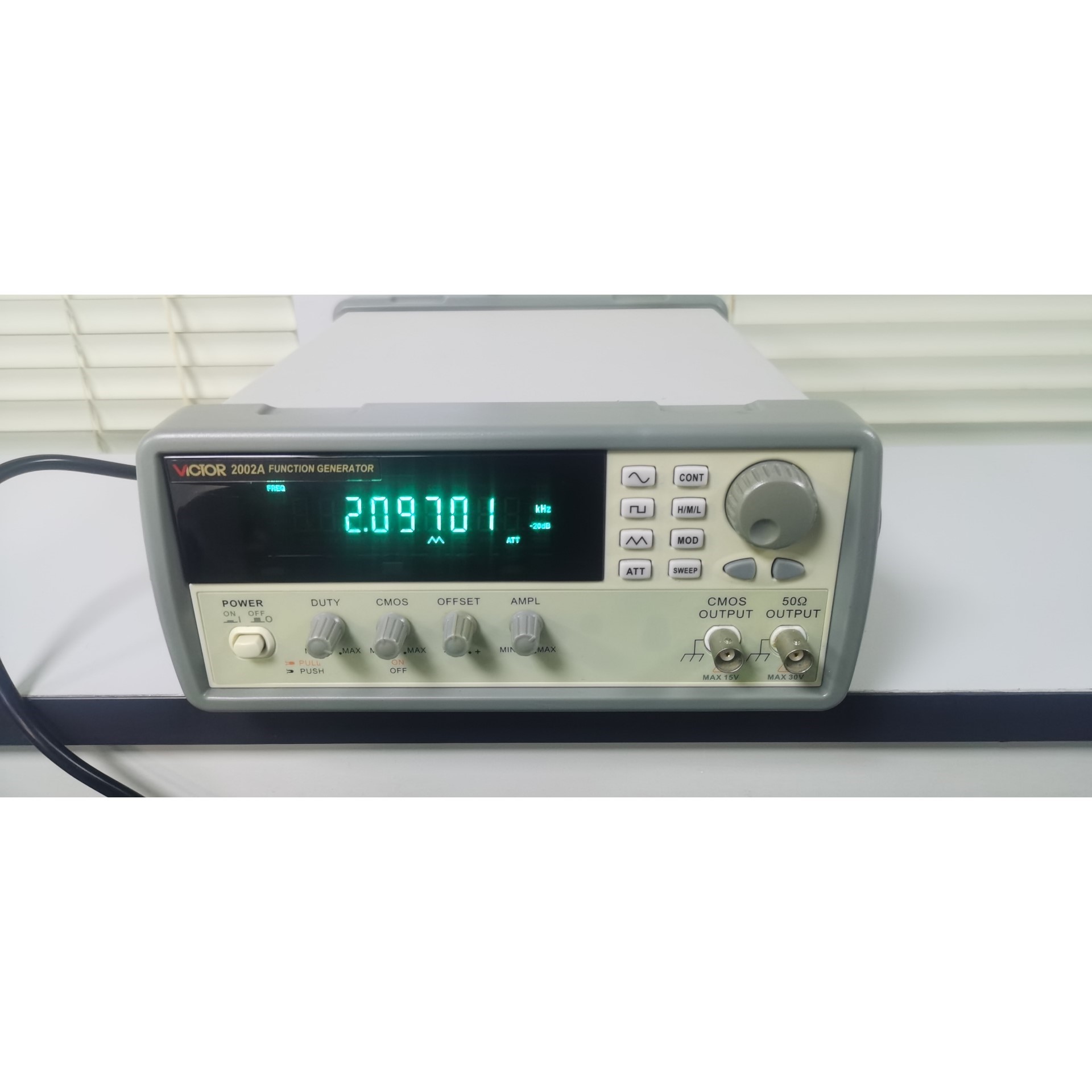 闲置深圳胜利VC2002A函数信号发生器,成色如图,实价可以咨询维修