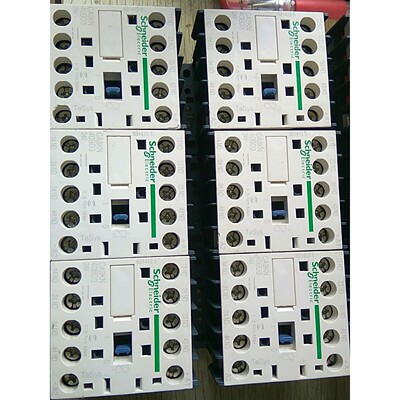 施耐德接触器,CA3KN40BD3,,有8个,成色漂亮.咨询维修