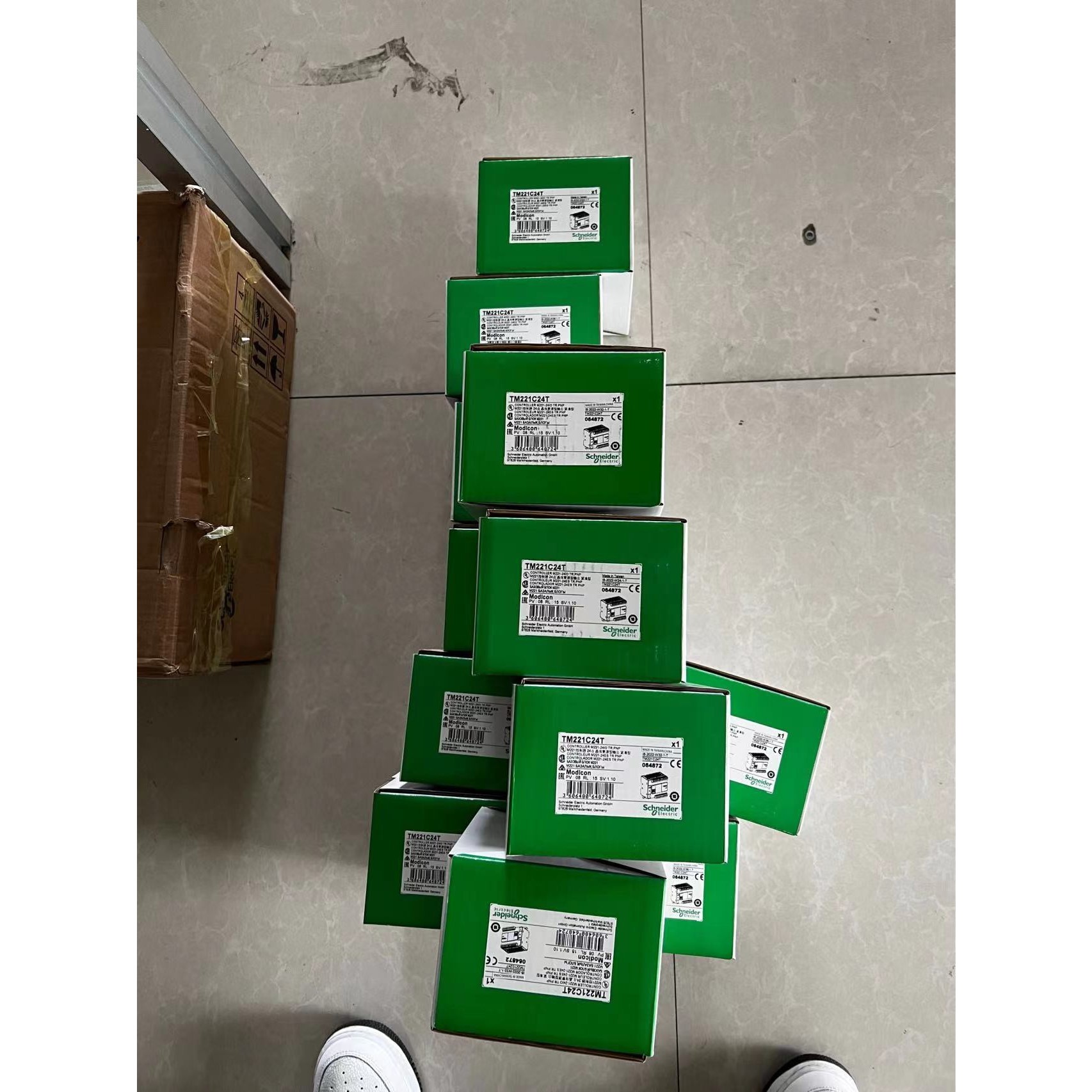 施耐德TM221C24T全新原装刚到一点咨询维修咨询维修