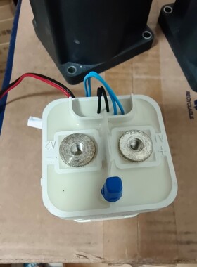 全新库存主控箱拆下来的群英继电器700V400A带辅助触点信咨询维修