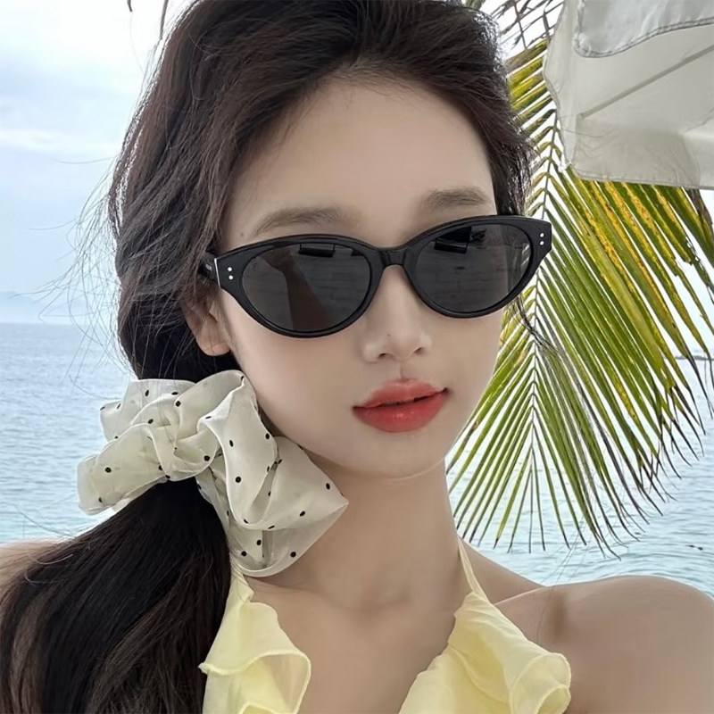 复古猫眼墨镜女防晒高级感2026新款椭圆黑色方圆脸太阳眼镜海边