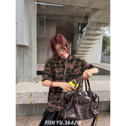 FISH YU -复古风后背小织标宽松大版迷彩短袖T恤(含65棉料)26582