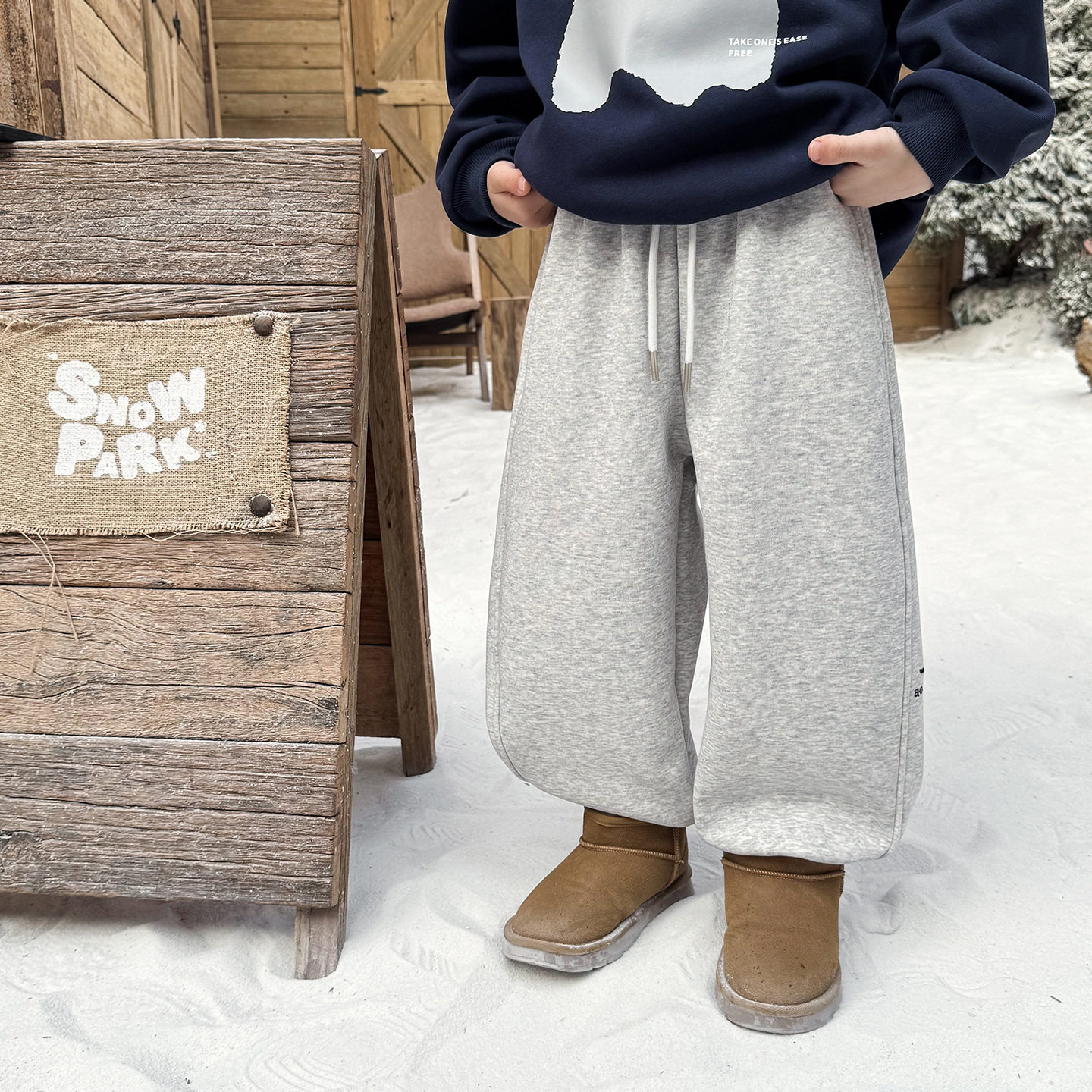 潮宝男孩字母刺绣加绒卫裤男童松紧腰保暖休闲裤冬100~150黑灰色