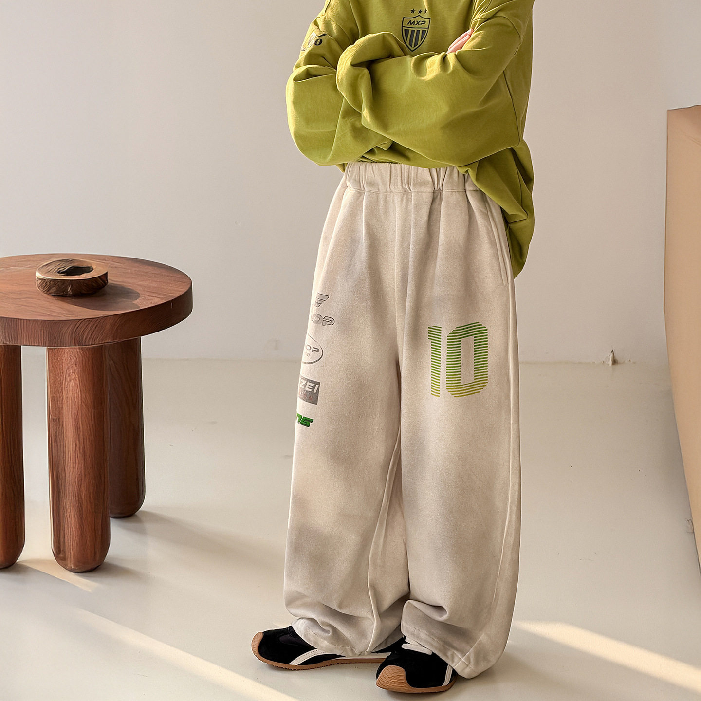 潮宝男童休闲裤儿童春装韩版2026新款宽松运动卫裤时尚直筒裤印花