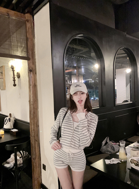 若语定制 气质纯欲舒适私服系列 灰白条纹连帽开衫短裤套组秋冬款