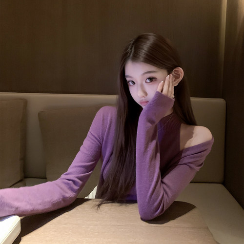 显白酱紫显露锁骨针织上衣两件套